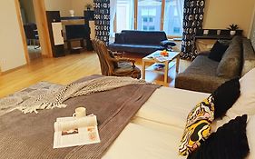 Elegant Old Town Toffee Bliss Apartment, Self Check-In, Steps From Bus Station